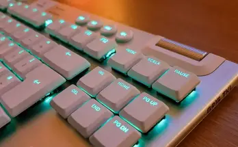 Stop Double Typing: A Global AutoHotkey Debounce Fix for “Chattering” Keyboards